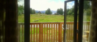 Bluebell Cabin - Charming, Well Equipped Log Cabin with hot tub & free wi-fi.