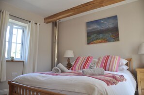 1 slaapkamer, een strijkplank/strijkijzer, gratis wifi, beddengoed