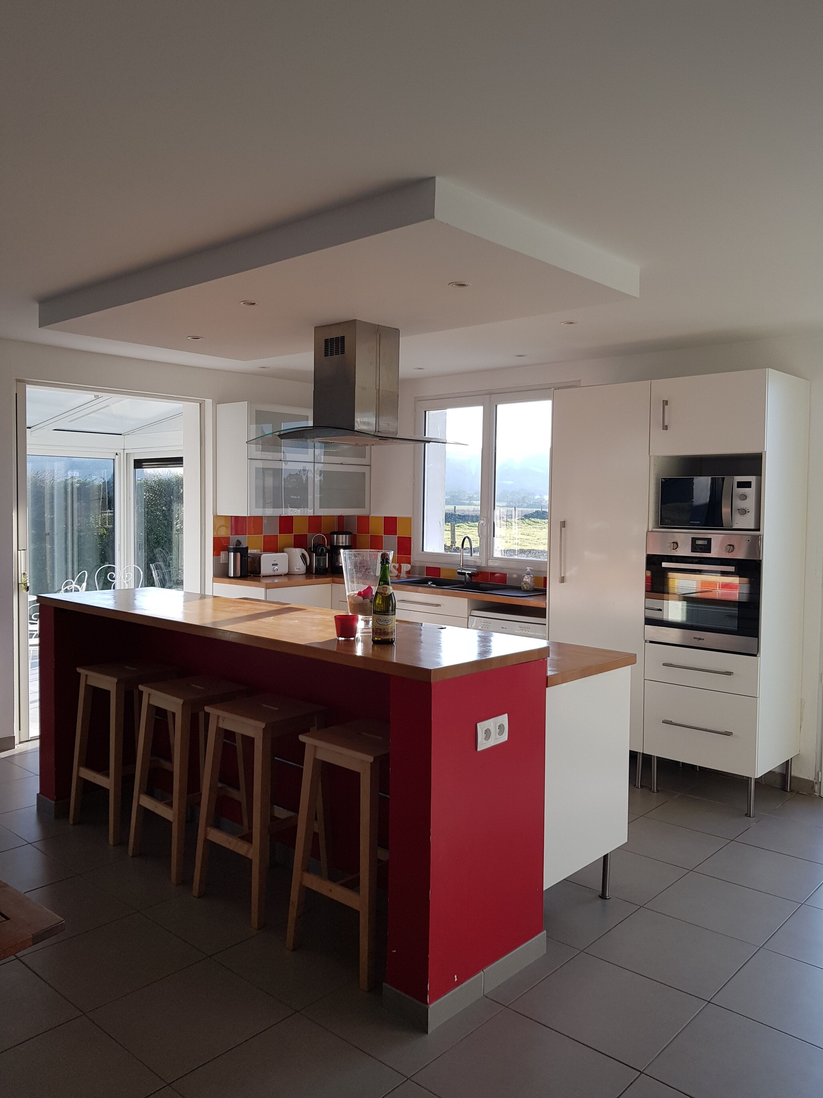 Spacious villa 100 meters from the beach and nautical base, quiet, 12 people 