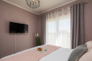 4 bedrooms, iron/ironing board, travel cot, free WiFi