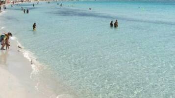 Beach nearby, sun-loungers, beach towels