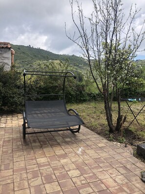 Terrace/patio - Old Winery Stone House Reconstructed using organic materials between Etna and Taormina ( with a huge garden with fruit trees, little vineyard and fresh air)House with garden (Piedimonte Etneo)