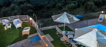 Nereid Villa, with Heated Pool & Heated SpaWhirlpool, BBQ, Impeccable SeaViews