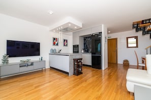 Smart TV, books, stereo