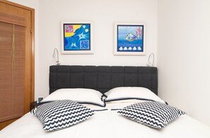 2 bedrooms, iron/ironing board, travel cot, free WiFi