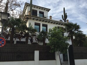 Exterior - Luxury Villa in center ville WIFI swimming pool, air conditioning and garage (Sevilla)
