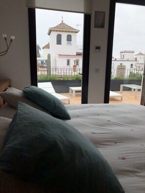 4 bedrooms, iron/ironing board, WiFi, bed sheets - Luxury Villa in center ville WIFI swimming pool, air conditioning and garage (Sevilla)
