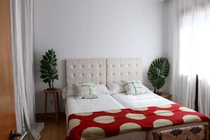 4 bedrooms, iron/ironing board, WiFi, bed sheets - Luxury Villa in center ville WIFI swimming pool, air conditioning and garage (Sevilla)