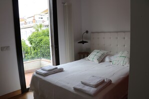 4 bedrooms, iron/ironing board, WiFi, bed sheets - Luxury Villa in center ville WIFI swimming pool, air conditioning and garage (Sevilla)