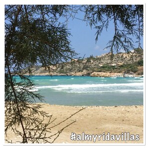 Nær stranden og strandhåndklær