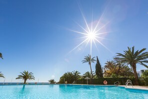 Pool - Torremolinos: apartment in 1st line of sea (Torremolinos)