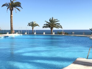 Pool - Torremolinos: apartment in 1st line of sea (Torremolinos)