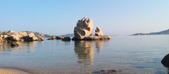Waterfront house with terrace and garden 50m from the sea