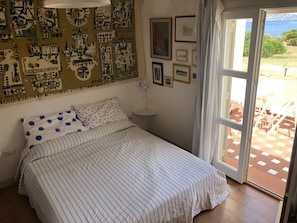 3 habitaciones, tabla de planchar con plancha, cuna de viaje y wifi 