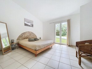 5 Schlafzimmer, Bügeleisen/Bügelbrett, WLAN