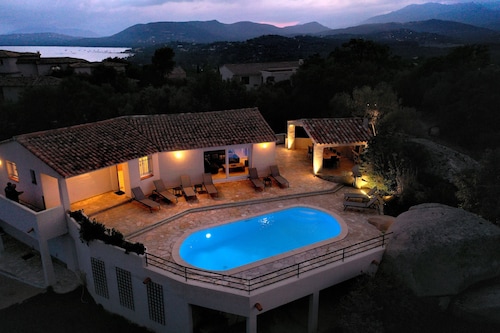  VILLA PISCINE CHAUFFÉE, BELLE VUE PLAGE, À 900m DE LA PLAGE