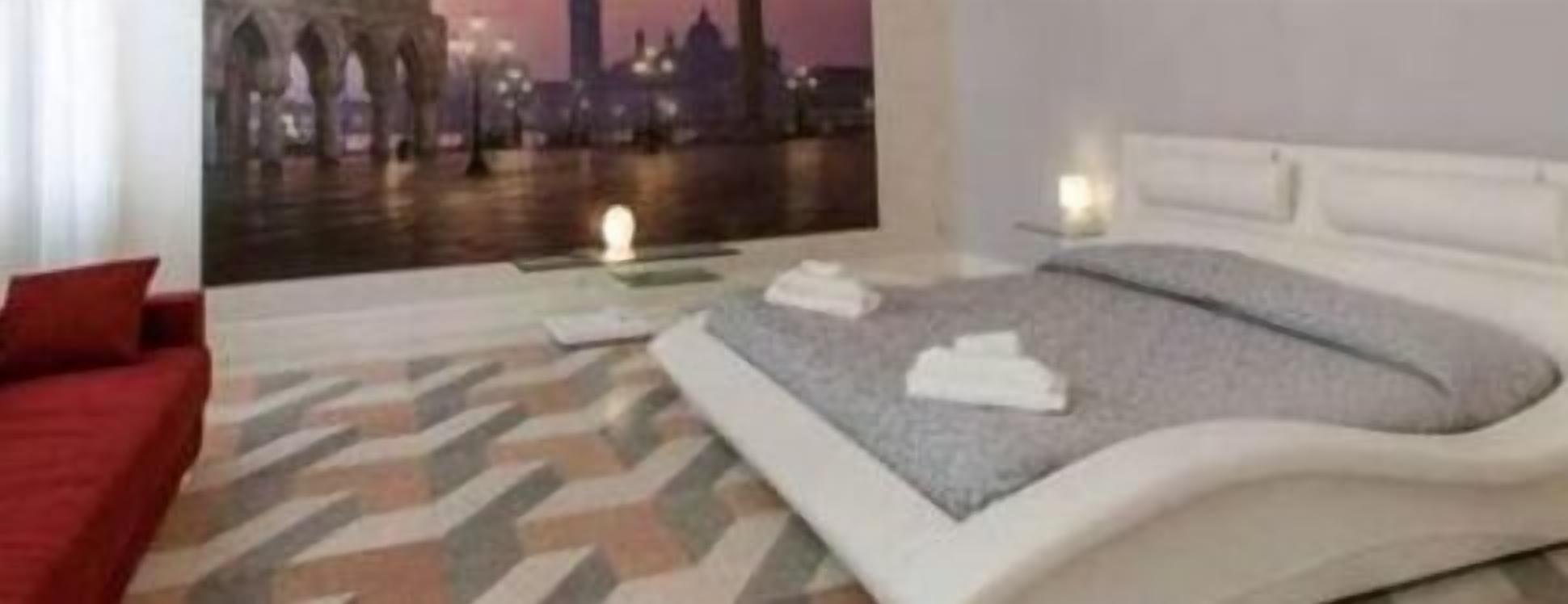 5 Schlafzimmer, Zimmersafe, Schreibtisch, Bügeleisen/Bügelbrett