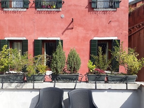 Terrace/patio - A  haven for family reunions and friends get-togethers in the heart of Venice (Venezia)