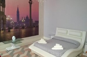 5 bedrooms, in-room safe, desk, iron/ironing board - A  haven for family reunions and friends get-togethers in the heart of Venice (Venezia)