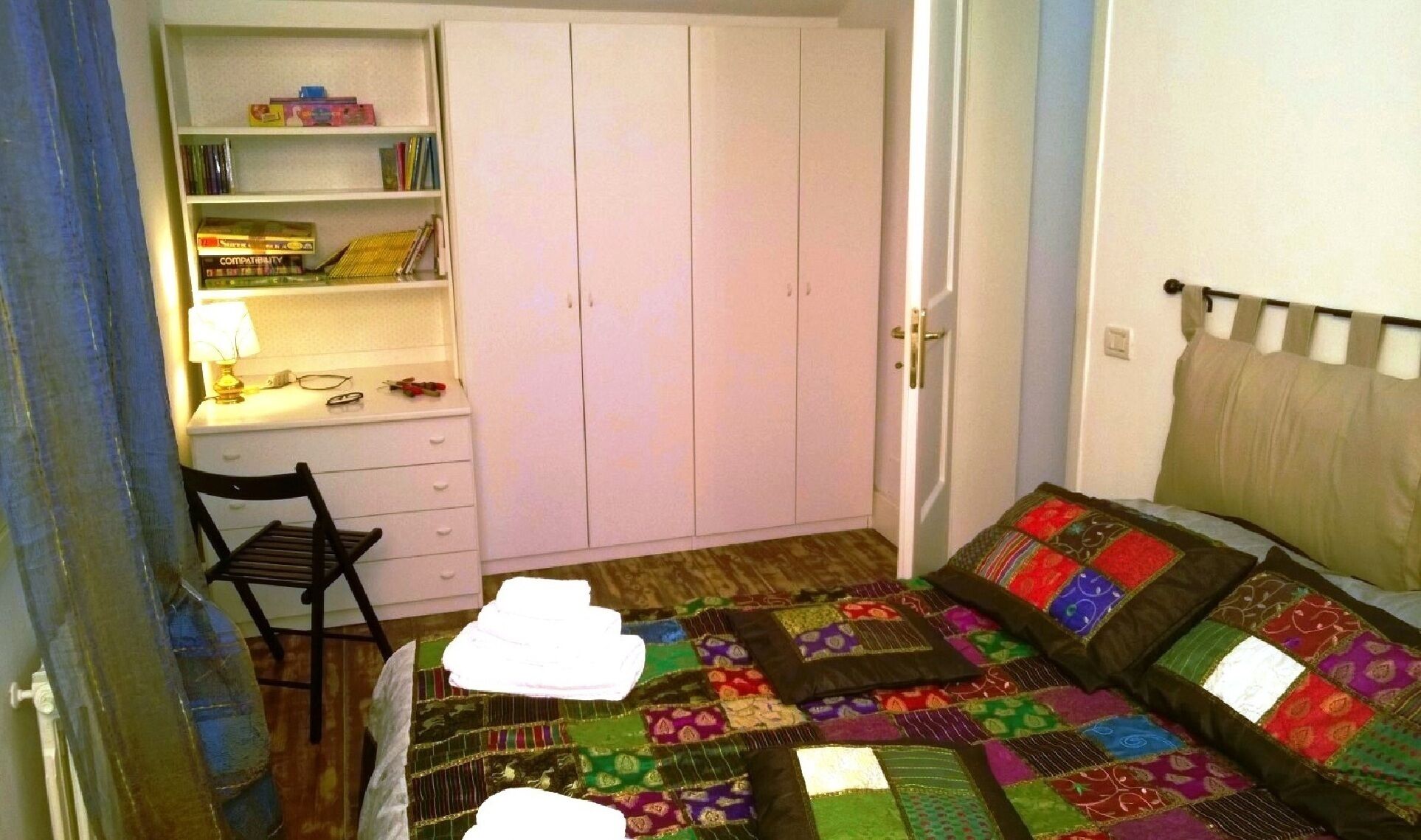 5 habitaciones, caja de seguridad en la habitación y escritorio 