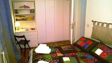 5 habitaciones, caja de seguridad en la habitación y escritorio