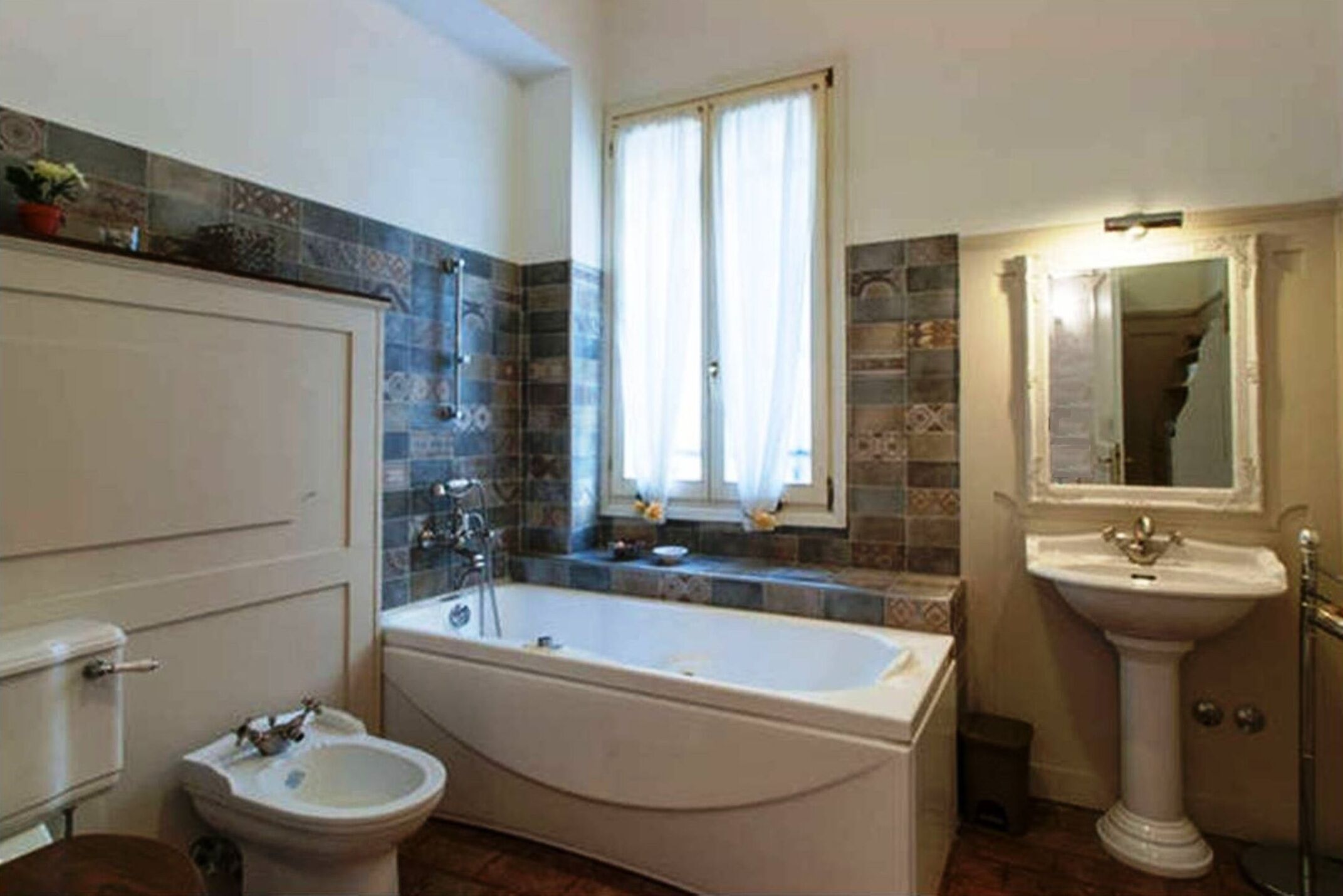 Duschwanne, Whirlpool, Haartrockner, Bidet