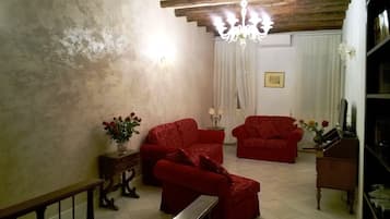 Smart-TV, Bücher, Stereoanlage