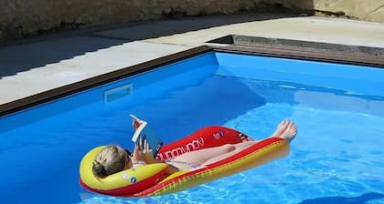 Ferme avec piscine privée chauffée