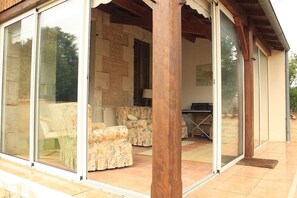 Terrace/patio - Farmhouse With Private Heated Pool (June to Sept) (Gibourne)