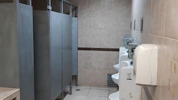 Douche, serviettes fournies