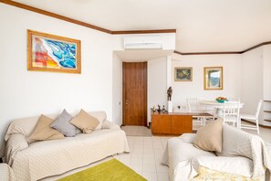 Smart-TV, DVD-Player, Stereoanlage