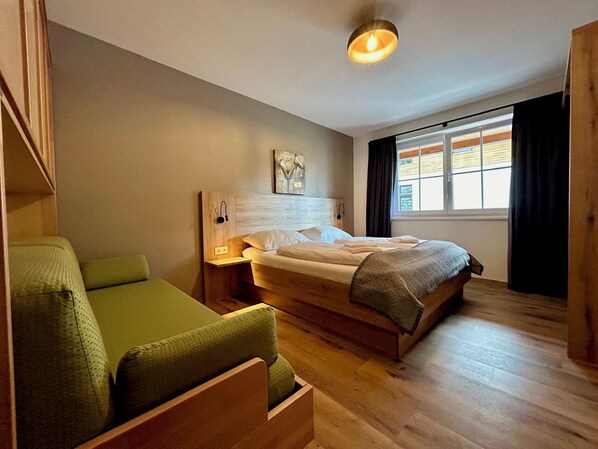 3 Schlafzimmer, Reisekinderbett, kostenloses WLAN, Bettwäsche