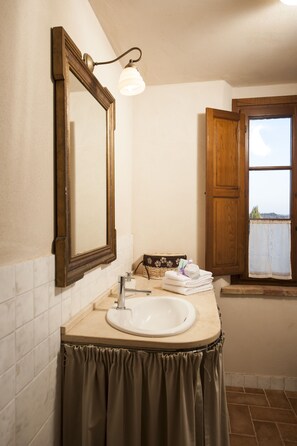 Dusche, Haartrockner, Bidet, Handtücher