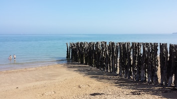 Magnifique vue mer de l'appt, qui est situé , à 15m de la plage du sillon