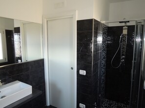 Hair dryer, towels, soap, toilet paper - * ESTATE CAVALIERE * apt. "VIEW" relax, green and breathtaking views (Amalfi)