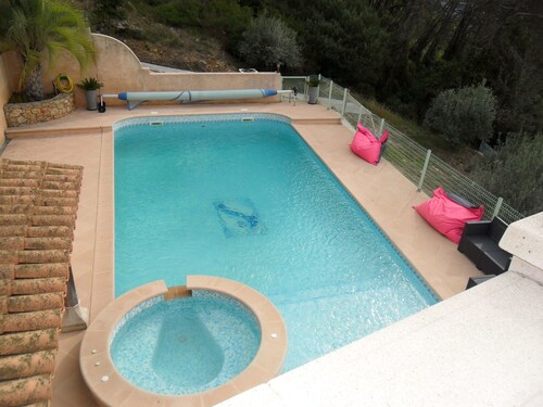 Hervorragende Villa in der Provence Atemberaubende Aussicht Jaccuzi Pool von Mai bis Oktober beheizt
