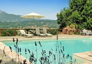 Outdoor pool - Private pool with hydromassage & shallow platform. Sleeping 6 (2 1/2 bathrooms) (Pieve Fosciana)