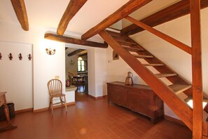 Interior - Private pool with hydromassage & shallow platform. Sleeping 6 (2 1/2 bathrooms) (Pieve Fosciana)