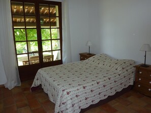 4 habitaciones, tabla de planchar con plancha y wifi gratis