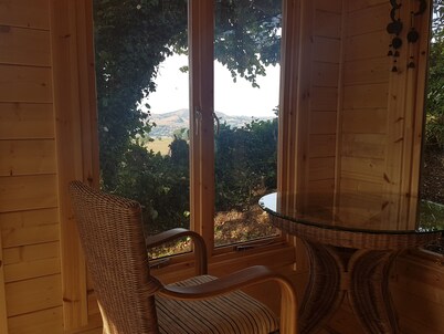 Upper Castlewright Cottage - spectacular views, historic gateway to Wales