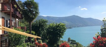 Kahden huoneen huoneisto Residencessa, uima-allas ja panoraamanäköala järvelle Sale Marasinossa