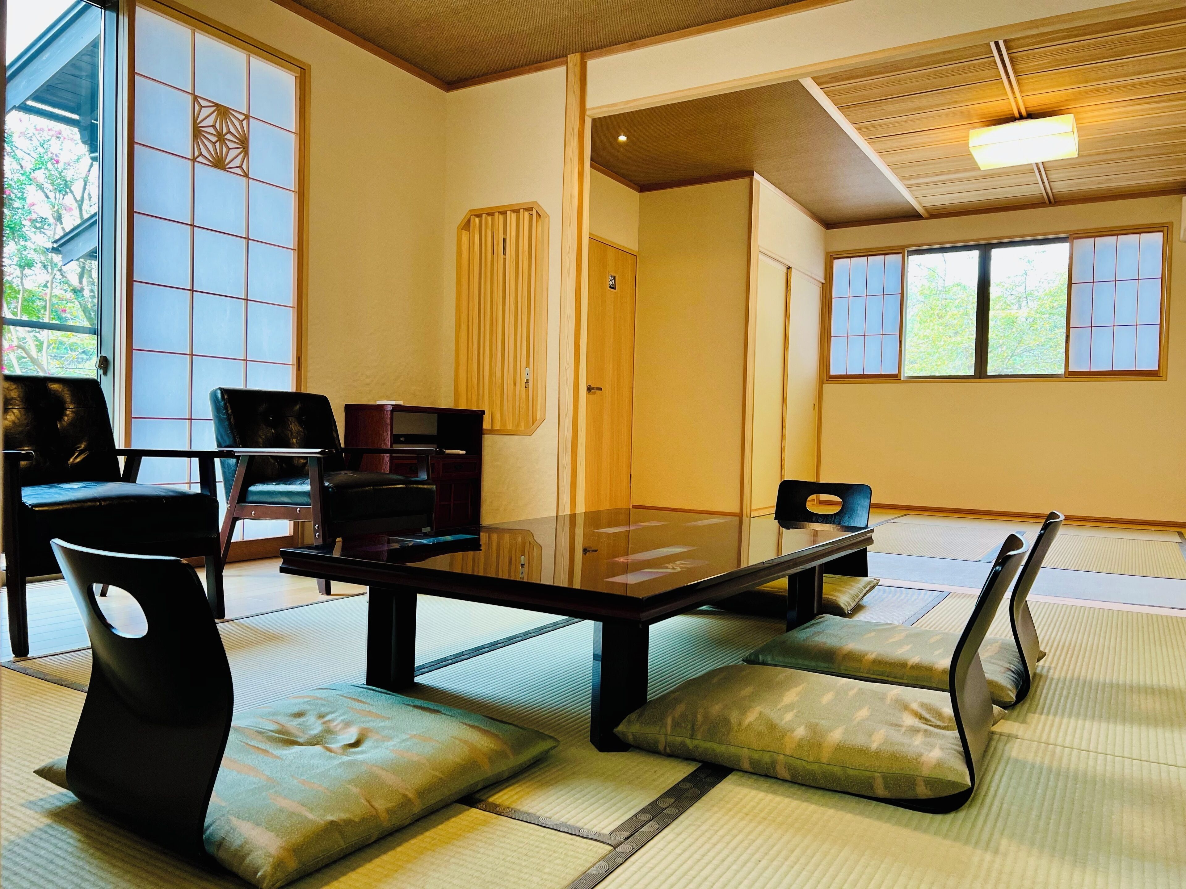 ファミリー ルーム 専用バスルーム | ミニバー、セーフティボックス (室内)、デスク、遮光カーテン