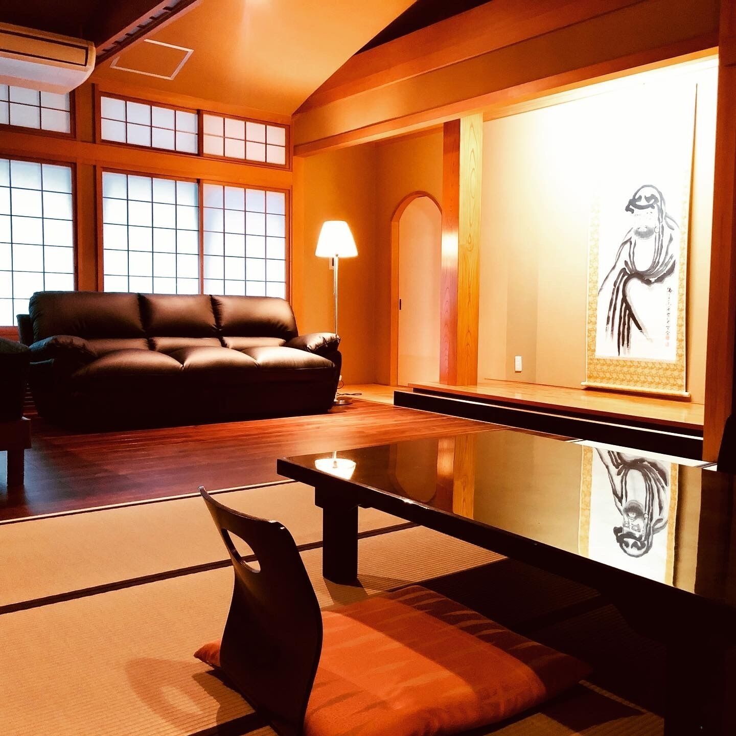 Executive Room | Minibar, in-room safe, desk, blackout drapes