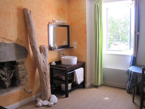 Ducha, secador de pelo, toallas