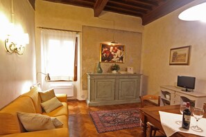 Smart TV, DVD player, stereo
