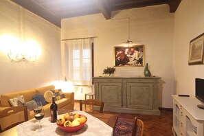 Smart TV, DVD player, stereo
