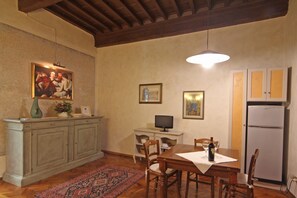 Dining - Charming apartment near Ponte Vecchio Free Wi-fi, Aircond. (Firenze)