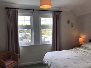 2 chambres, fer et planche à repasser, accès au Wi-Fi (inclus)