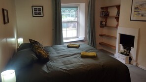 5 habitaciones, tabla de planchar con plancha y cuna de viaje 