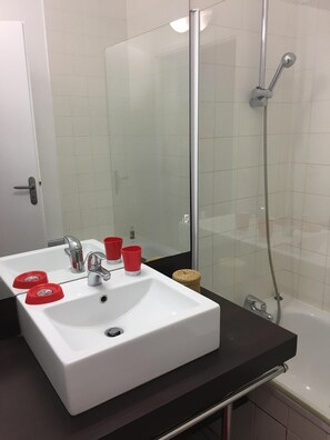 Bañera y secador de pelo